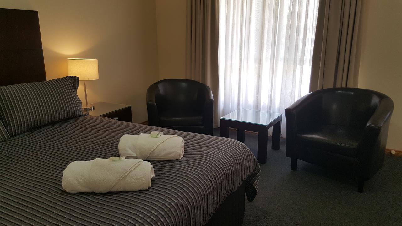 Gateway Motor Inn - Self Check-In Брокен-Хилл Экстерьер фото