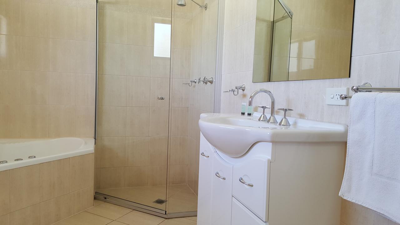 Gateway Motor Inn - Self Check-In Брокен-Хилл Экстерьер фото